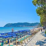 Casa Al Mare Ad By World * Alassio