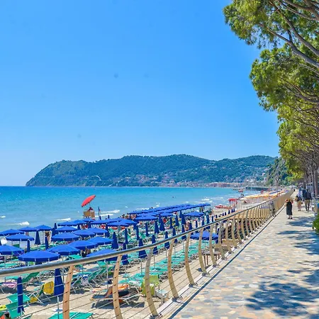 Casa Al Mare Ad By World * Alassio